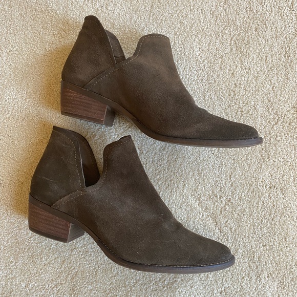 Steve Madden Austin Olive Suede Bootie - Size 10 - Picture 3 of 6